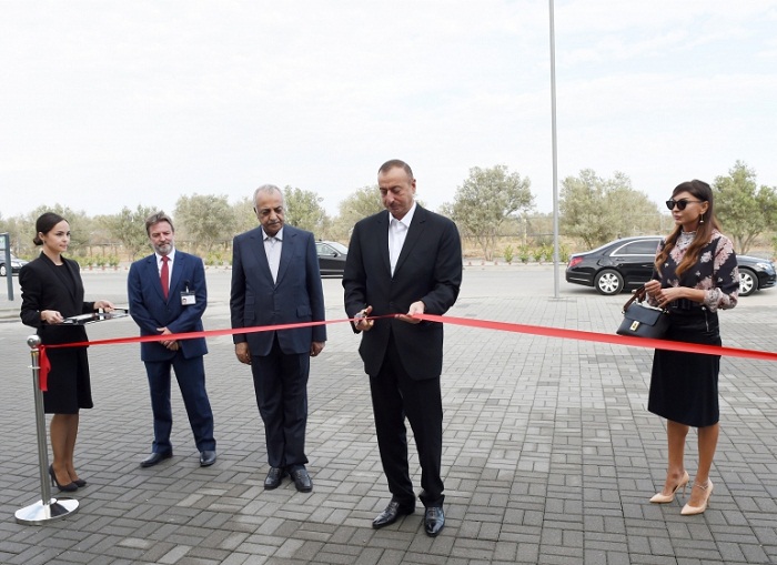 Le Président I.Aliyev et son epouse M.Aliyeva ont assisté à l’inauguration du Club de Golf